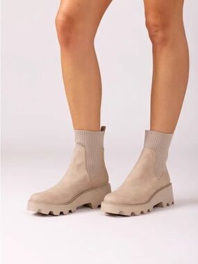 DV Dolce Vita Villa Chelsea Lug Sole Booties 7.5